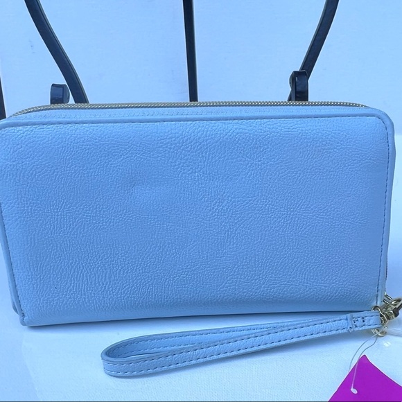 Betsey Johnson Pebbled Blue Zip Around wallet - Picture 3 of 11